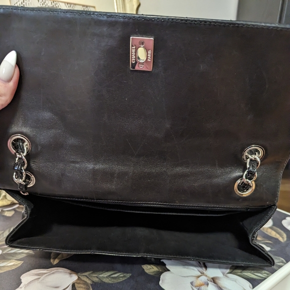 CHANEL Business flap maxi shoulder bag - Picture 13 of 17